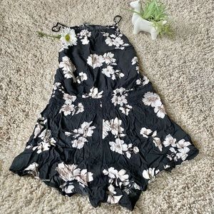 Brandy Melville floral stretchy dressy summer spring brand-name designer…